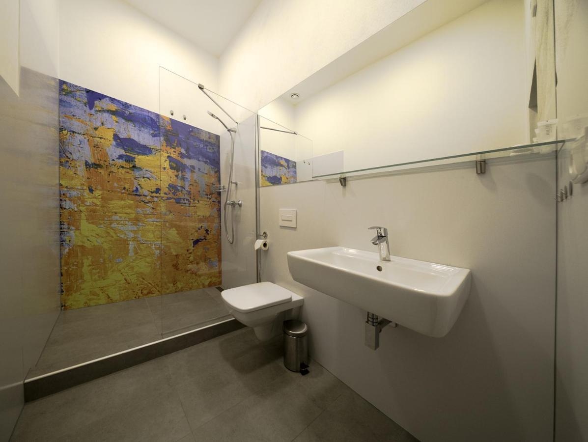 Replay Apartment *